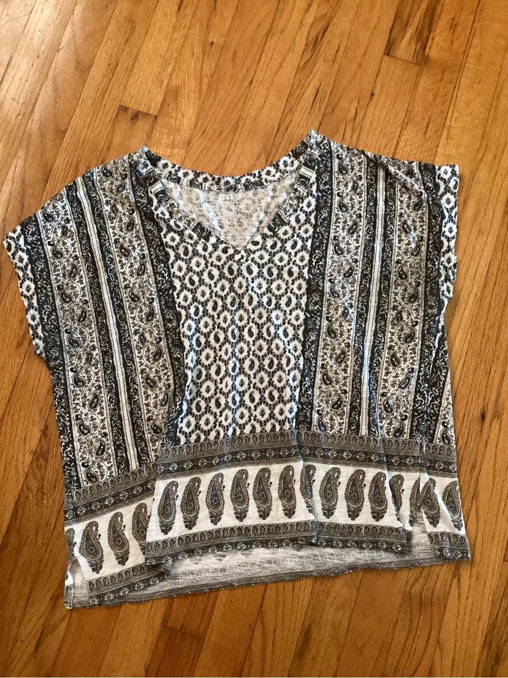 Lucky Brand grey/tan/white Paisley V-Neck Crop Top